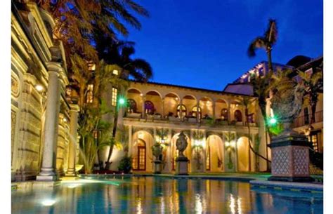 who inherited Gianni Versace estate